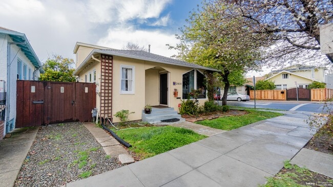 Building Photo - 2400 Bonar St