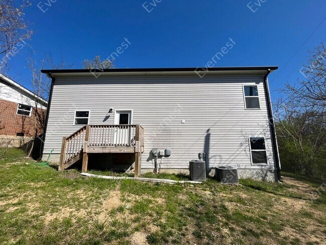 Building Photo - 1400 Carousel Rd