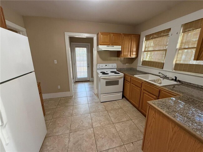 Building Photo - 135 N Carlen St