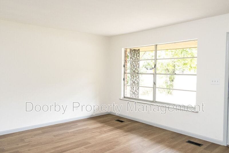 Building Photo - 1300 Koblan Dr