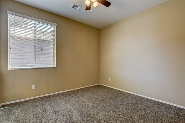 Building Photo - 3 bedrooms plus a den, 2 bath home in Brig...