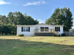 Building Photo - 605 Latham Rd