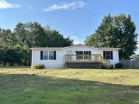 Building Photo - 605 Latham Rd
