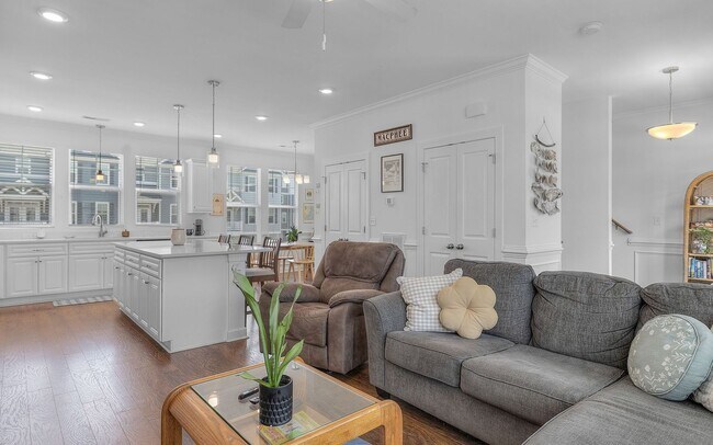 Building Photo - A MUST SEE!! 2-Bedroom Townhome In The Tern! Attached Garage - 400 Yards From Beaches - Dog Frien...