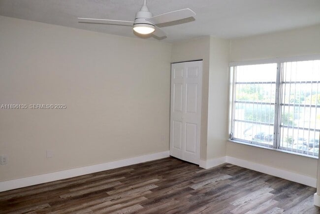 Building Photo - 4164 Inverrary Dr