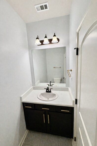 Building Photo - 1513 R. Esplanade