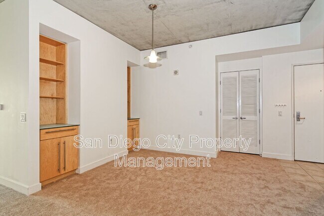 Building Photo - 801 Ash St