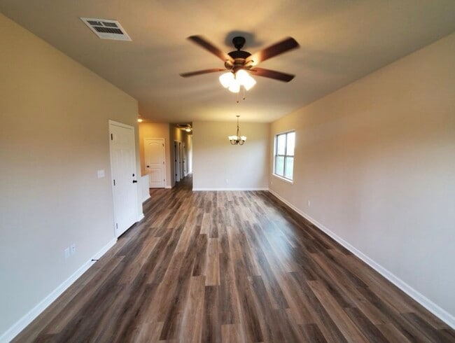 Building Photo - 3052 S Roth Ave