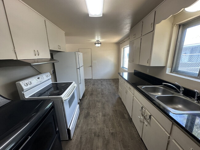 Building Photo - "Charming 2-Bedroom Oasis in Boise's Heart...