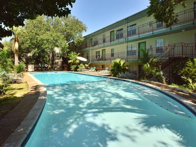 Primary Photo - 300 Crockett St