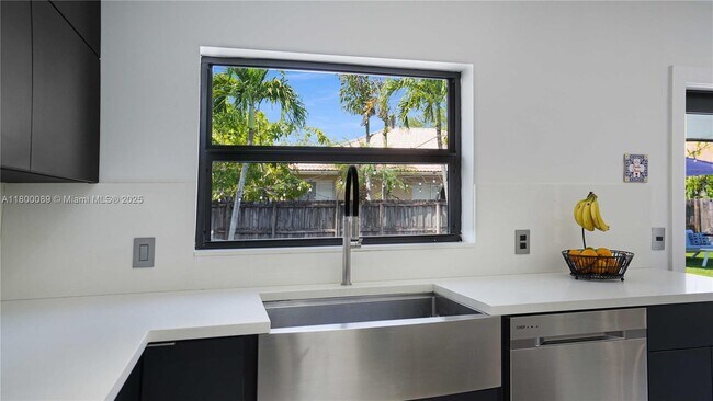 Building Photo - 16887 Royal Poinciana Dr