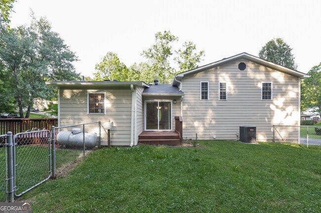 Building Photo - 147 Acorn Dr