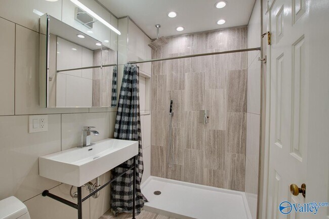 Building Photo - 501 Brenda Dr