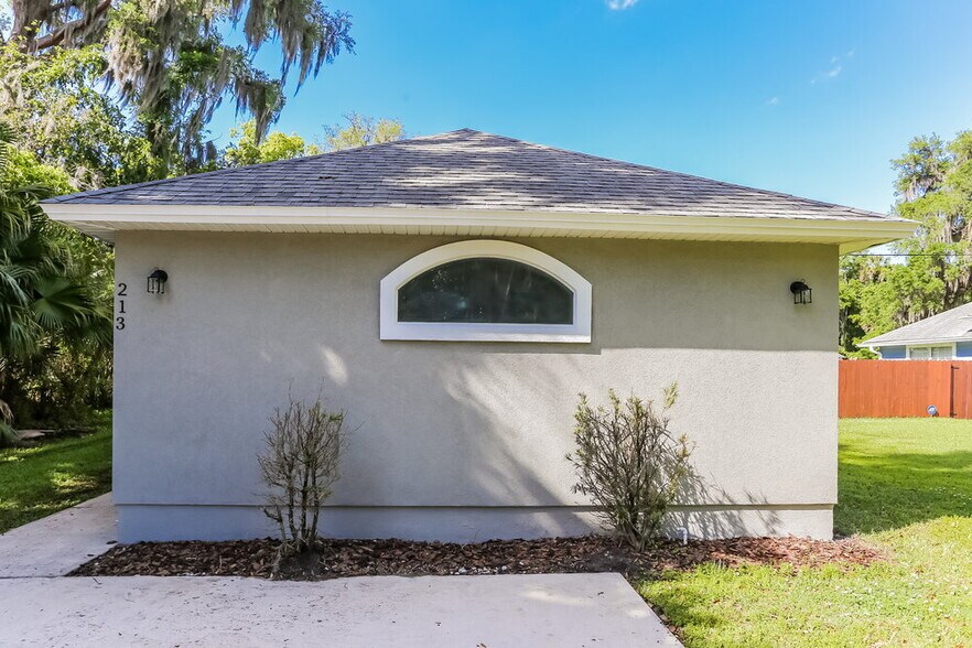 Building Photo - 213 Park Ave