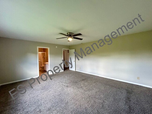 Building Photo - Great 3 Bedroom 2.5 Bathroom Two Story Home with Loft in Lawrence!