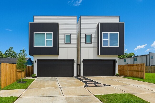 Building Photo - 6732 Lozier St