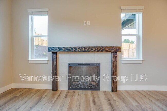 Building Photo - 313 E Caribou Ct