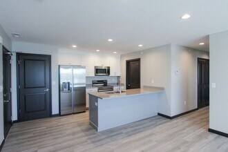 Building Photo - New! Beautiful 2 Bed, 1.5 Bath Apartment i...