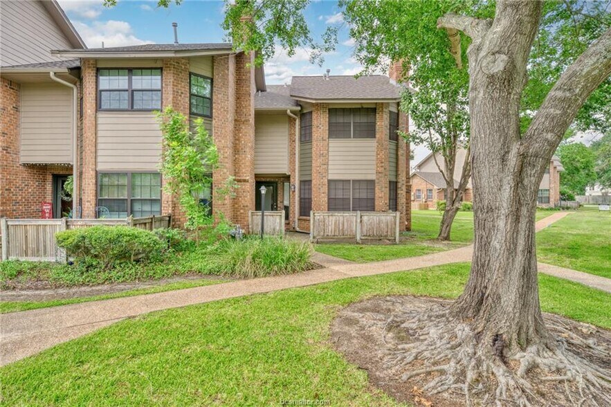 Building Photo - 2400 Longmire Dr