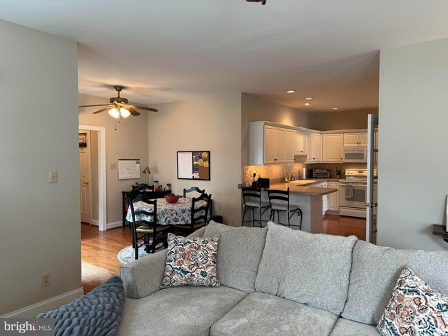 Building Photo - 480 Braceland Dr