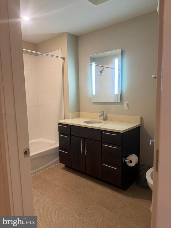 Building Photo - 1320 Fenwick Ln