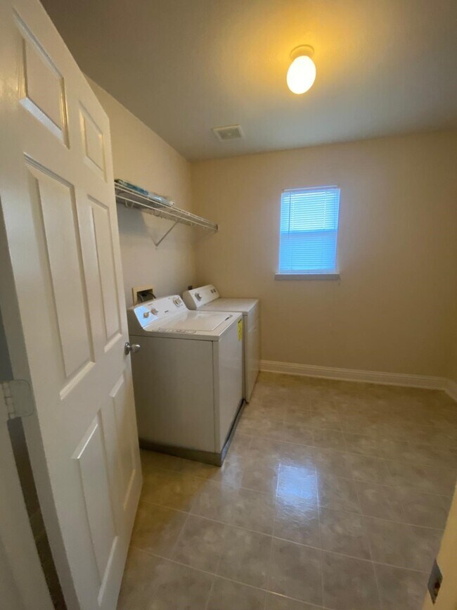 Building Photo - 518 Remington Chase Ct