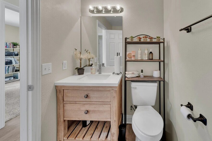 Building Photo - 43916 Silver Bow Rd