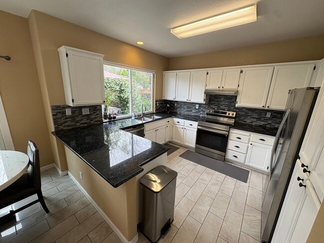 Building Photo - Beautiful 3 Bedroom 2.5 Bath Brentwood Home With SOLAR