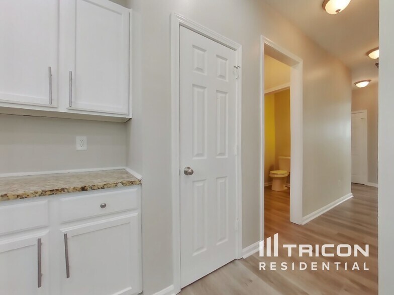Building Photo - 9106 Valleyview Ct