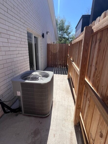 Building Photo - 810 Athol St