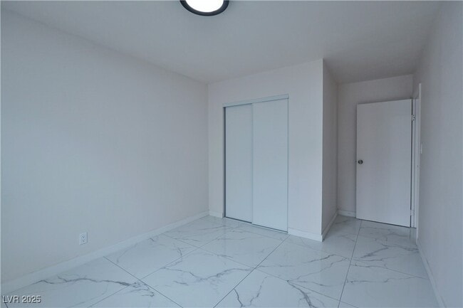 Building Photo - 4023 Cll Del Sol