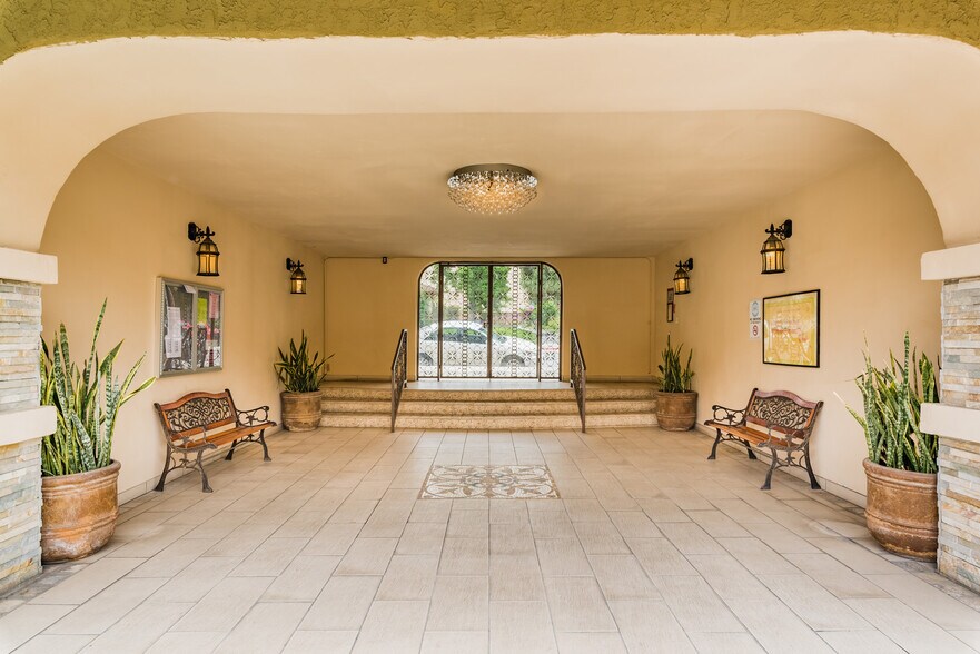 Building Photo - 3220 Altura Ave