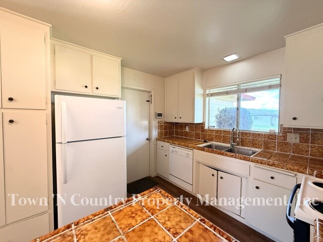 Building Photo - Nice 3 Bedroom, 2 Bath Located in North Salinas!
