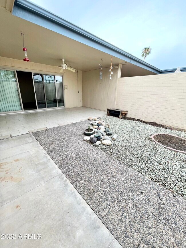 Building Photo - 10867 W Emerald Dr