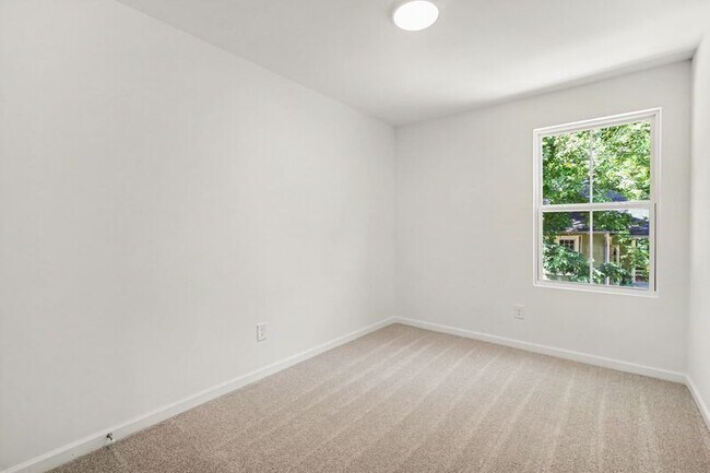 Building Photo - 518 W Rankin Ave