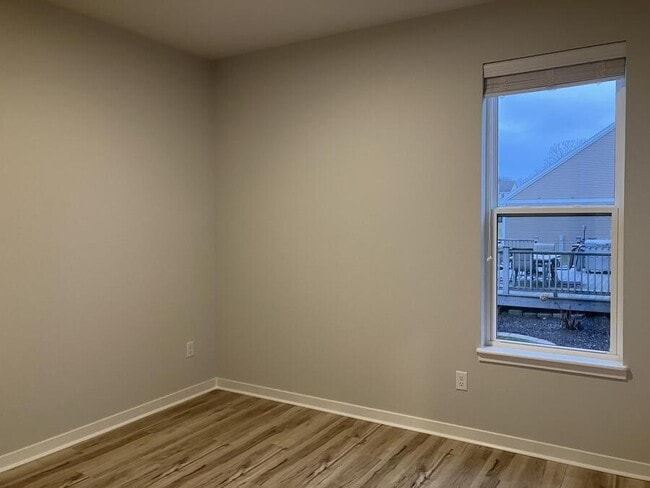 Building Photo - 993 Cascade Cir
