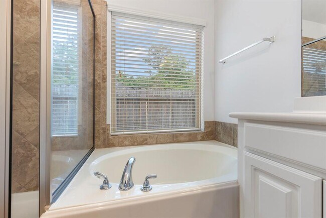 Building Photo - 1315 Cameron Park Ln