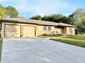 Building Photo - Great 4 Bdrm 2 Bath Home for Lease in Gainesville, Tx