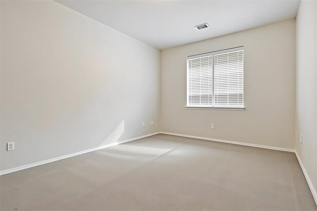 Building Photo - 207 Chesapeake Bay Ln S