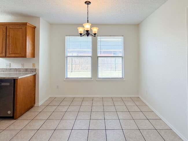 Building Photo - 3 Bedroom, 2 Bath Home in Crowley on Corner Lot