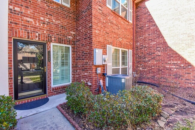 Building Photo - 13646 Garden Grove Ct