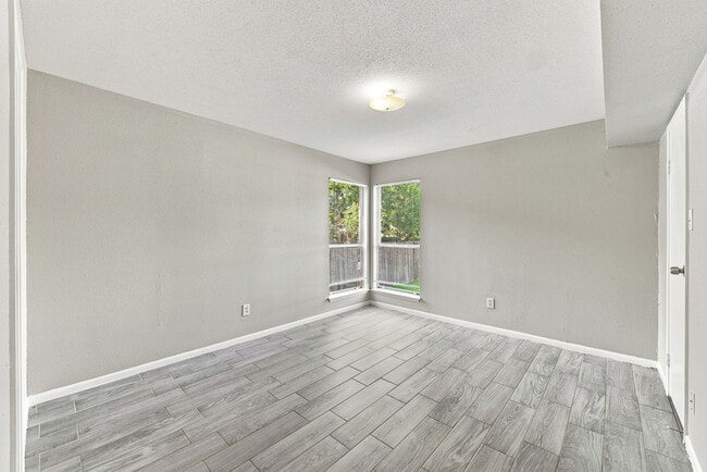 Building Photo - 4023 Briarglen Dr