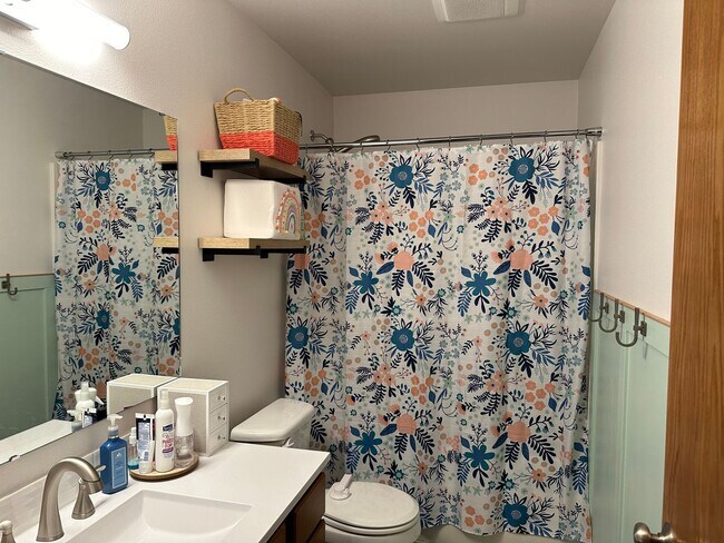 Building Photo - Ferndale 3 Bedroom 2 bath Rambler Small Pe...