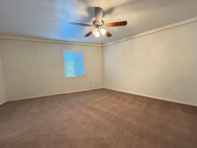 Building Photo - VERY ROOM 1 BEDROOM 1 BATH