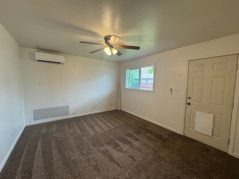 Building Photo - 3700 Lakeshore Blvd