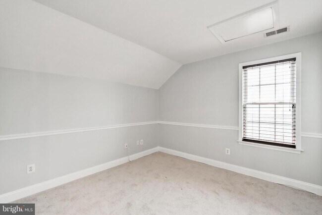 Building Photo - 6916 Birkenhead Pl