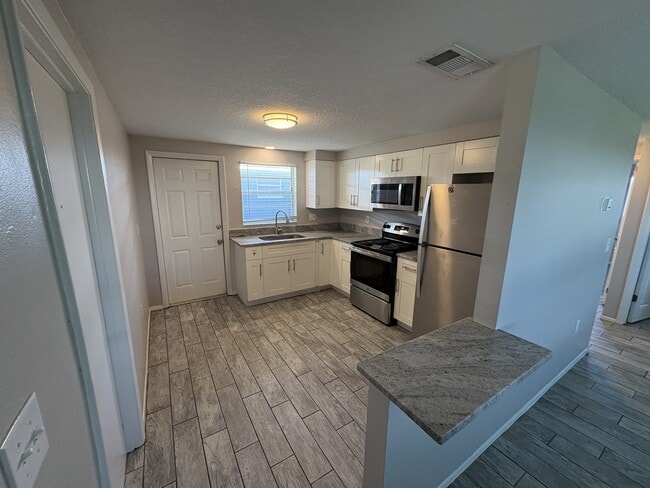 Building Photo - 308 Colonia Ln E