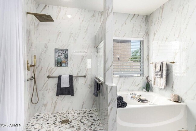 Building Photo - 42422 W Bravo Dr