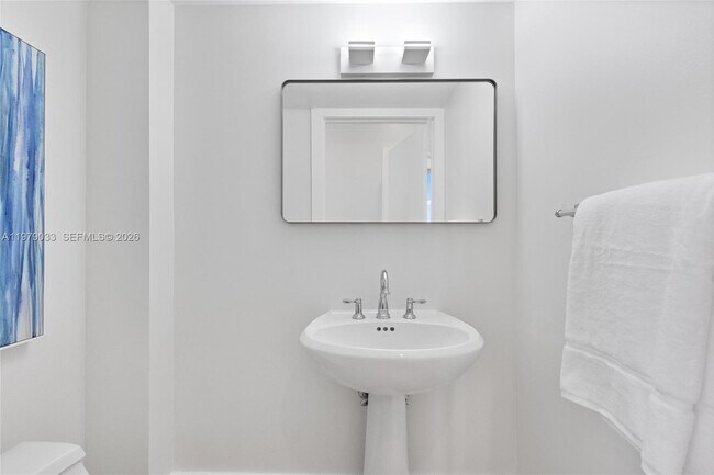 Building Photo - 808 Brickell Key Dr