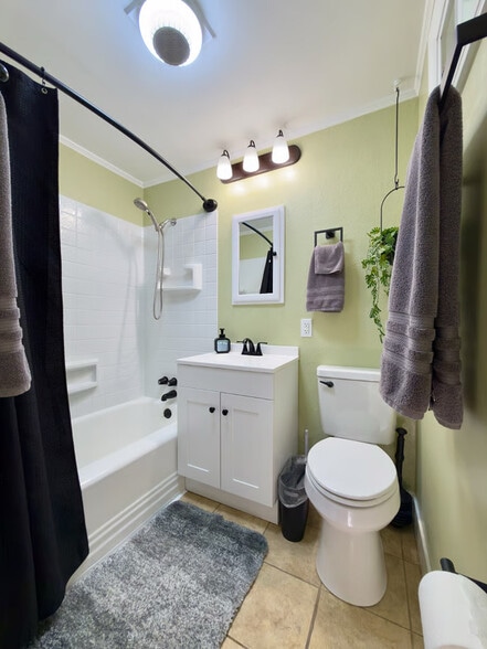 Building Photo - 308 N Foote Ave